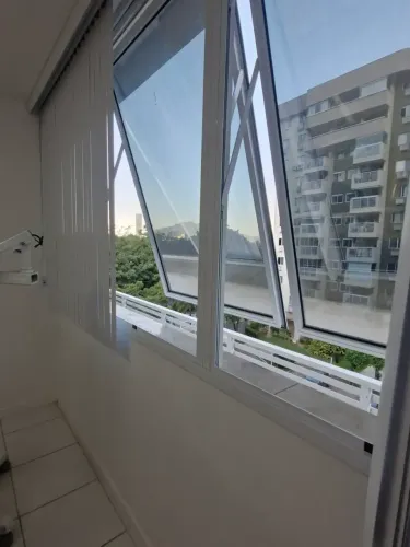 OPORTUNIDADE!!! Sala ou Consultório, 30 m, divisórias, banheiro, Janelão, cortina, 2 Spli
