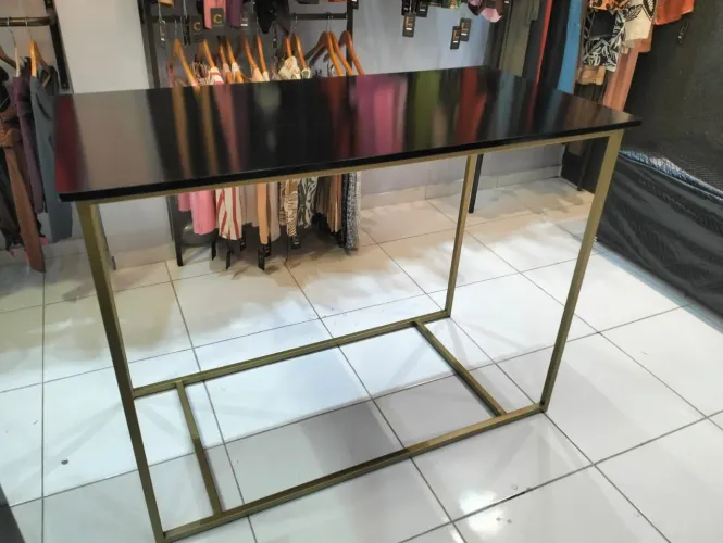 Mesa mostruário para lojas ( feito sob encomenda)