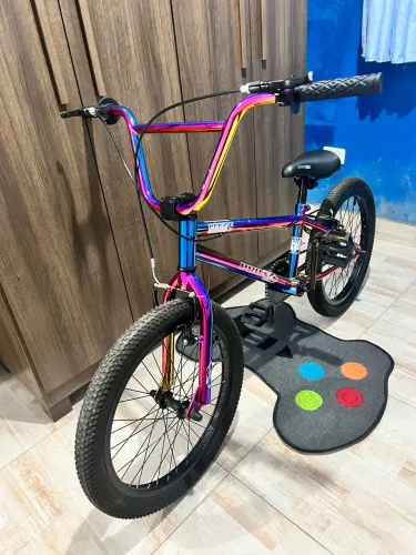 Bike bmx camaleão muito nova