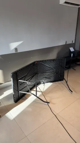 Mesa Dobrável 180x74 Preta - Quase Nova | Resistente e Portátil