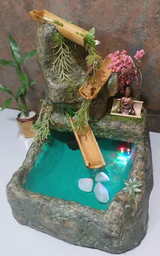 Fonte Ornamental Budha  Bomba Bivolt Luz de LED Colorida 