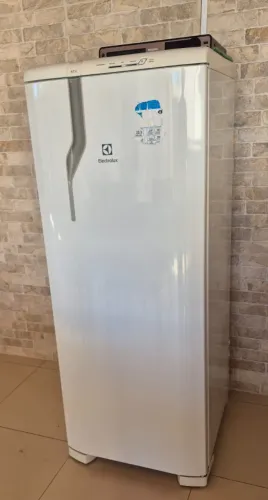 Geladeira eletrolux Re31