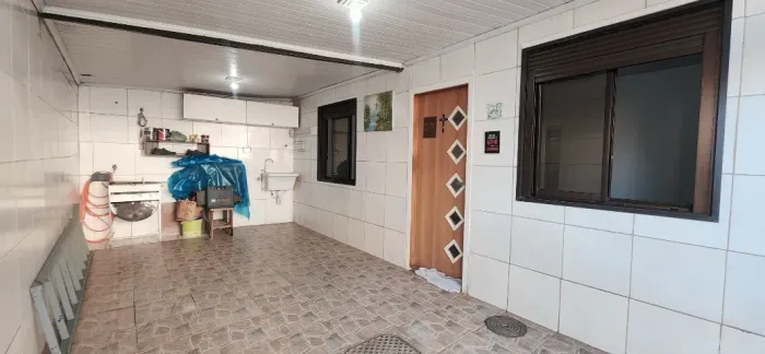 Casa com 2 Quartos Reformada e com armários