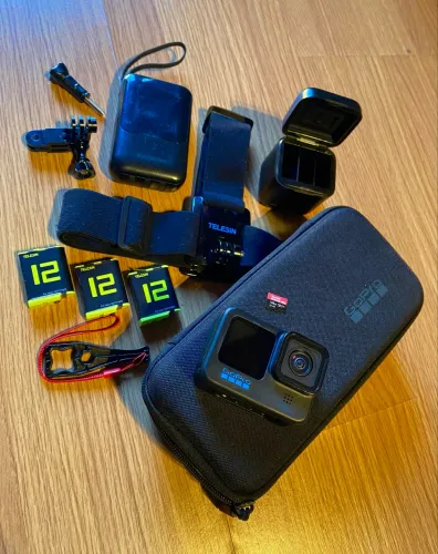 GoPro Hero 10 Black com acessórios