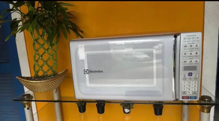 Microondas !!! MUITO NOVO !!! Electrolux 34 litros