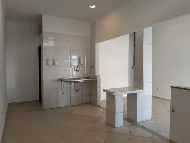 Loja versátil, com 40 m² e bem localizada no Santa Helena para locação