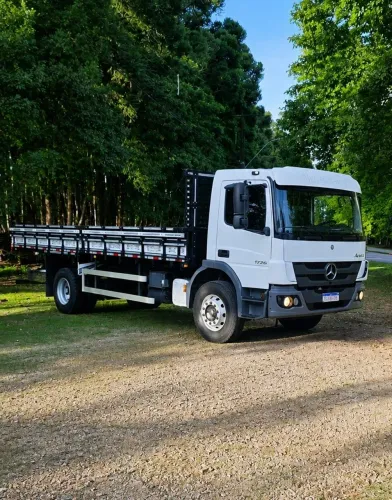 Atego 1726 6 cilindros semi-novo 