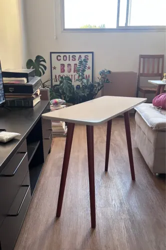 Mesa de apoio lateral