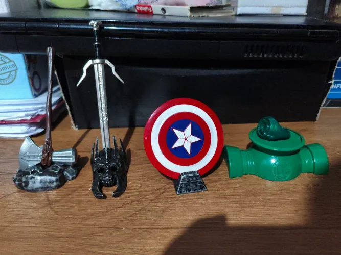 Colecionáveis nerd ao cubo - Thor - lanterna verde - capitão América 