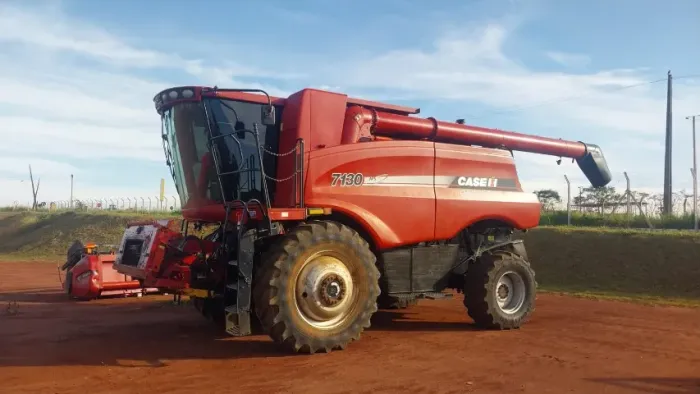 Colheitadeira de Grãos Axial Flow 7130
