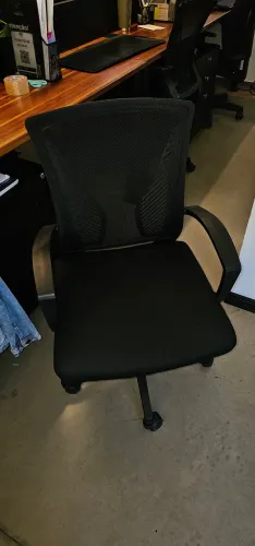 Cadeira de escritório simples