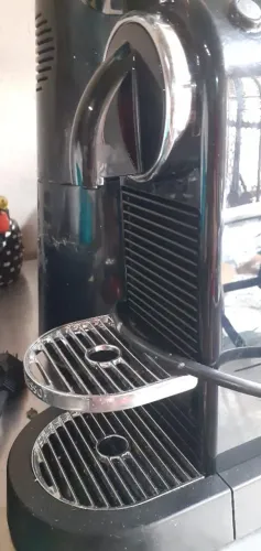 Máquina cafe expresso NESPRESSO ( usada 1 vez só)