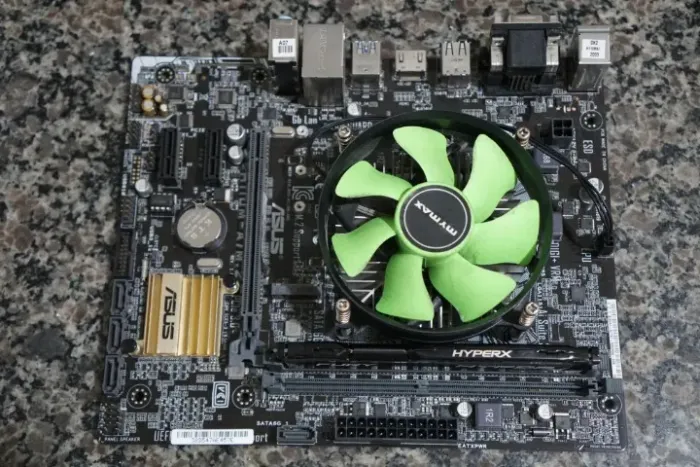 Placa mãe Asus H110m-a/m.2 Lga 1151 6a Geração Processador i5 7400 3.50Ghz com 4Gb DDR4