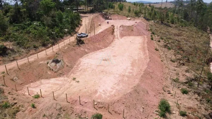 Vendo chácara em Itatiaiuçu de 3000m² excelente localização.