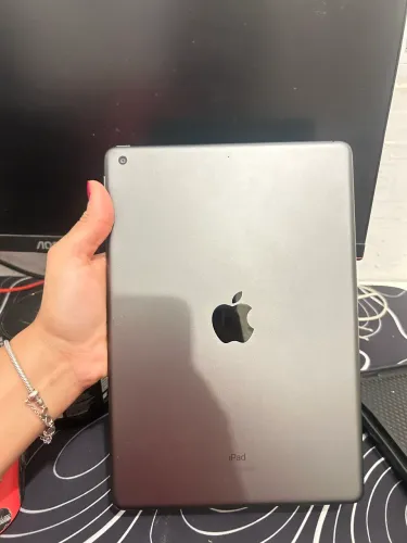 Vendo Ipad 9 com garantia apple até agosto de 2026
