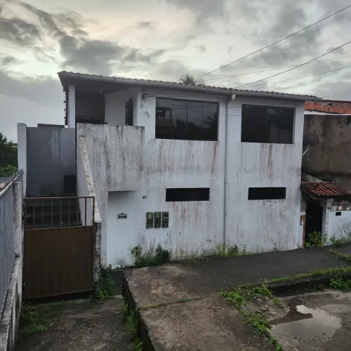 Casa cond fechado frente ao hospital municipal 