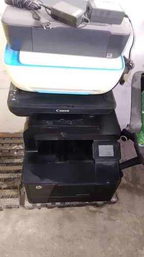 Lote de Impressoras sendo que tem uma toner laserJet Pro e mais 3 no estado