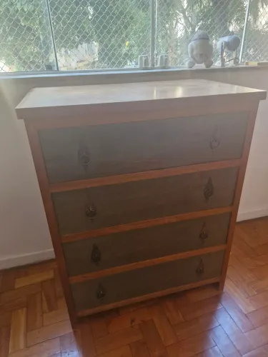 Cômoda madeira maciça linda 