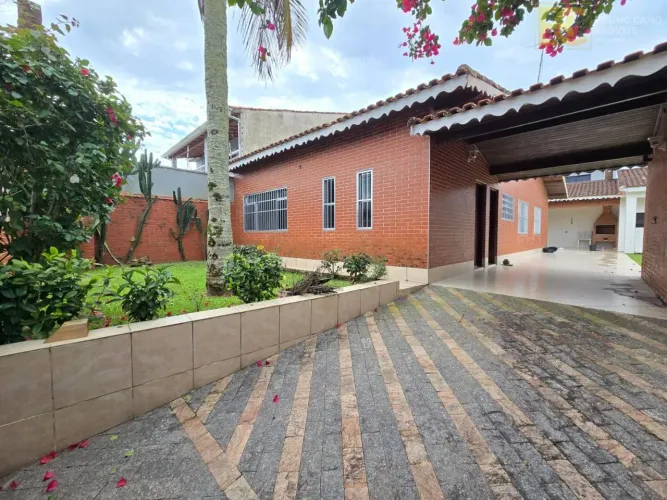 Casa com 3 quartos a 850 metros da praia à venda! - Oasis - Peruíbe/SP