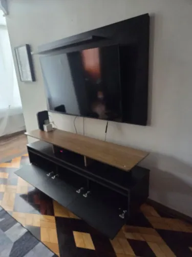 Rack com tv estilo retro contemporâneo preto/madeira