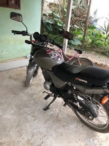 Vende-se titan 150