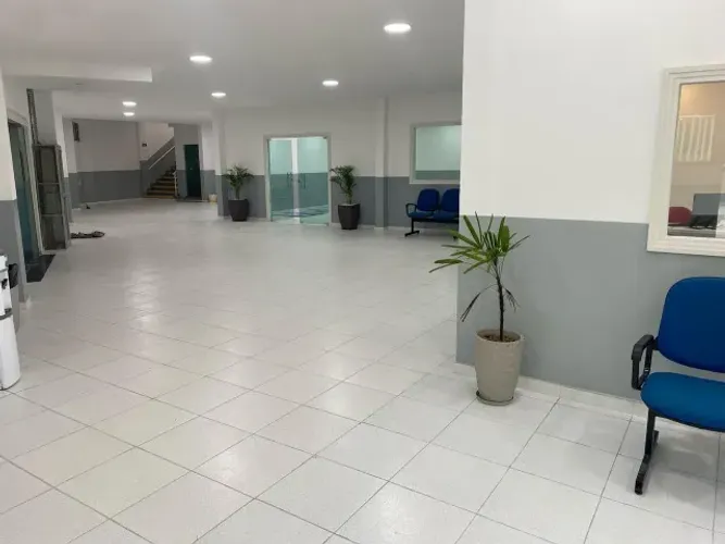 Imóvel Comercial, +1000m2, estacionamento interno, banheiro para deficiente, 10 vagas