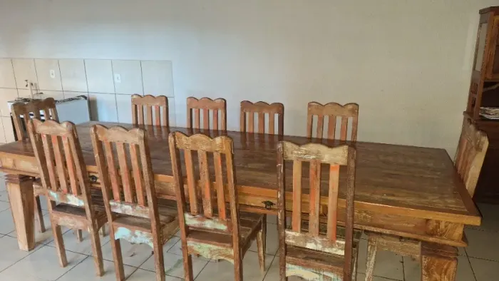 Mesa emmafeira de demolição restaurada, 3 metros e 10 cadeiras.
