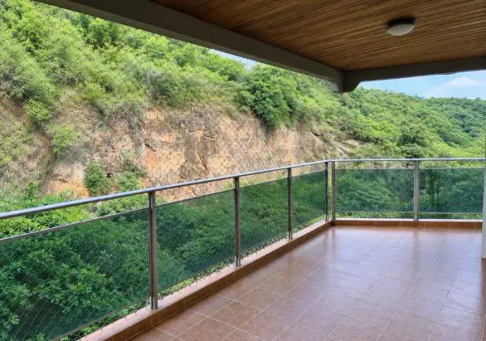 Apartamento 2 Quartos, com varanda com vista livre e Garagem em Botafogo ao lado do shoppi