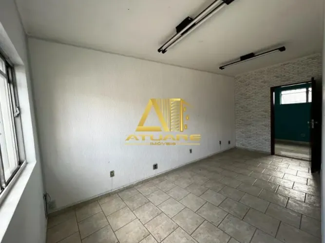 Sala comercial no centro de Pouso Alegre com aproximadamente 25 m² e 1 banheiro, no segund