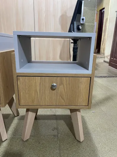Mesa de cabeceira com gaveta o par