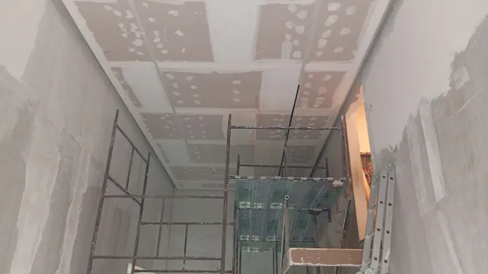 Forro em drywall com sanca invertida para LED. Iluminação 