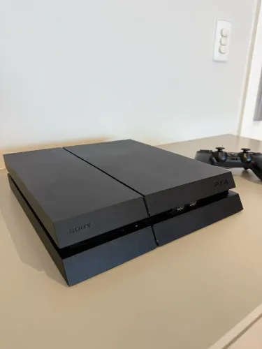 PlayStation 4 1TB + Call of Duty: Black Ops + Dirt 4+Controle Original