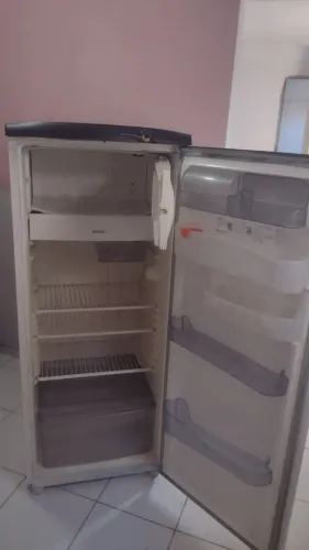 Refrigerador Consul 340 LTS funcionando perfeitamente em bom estado de conservação 