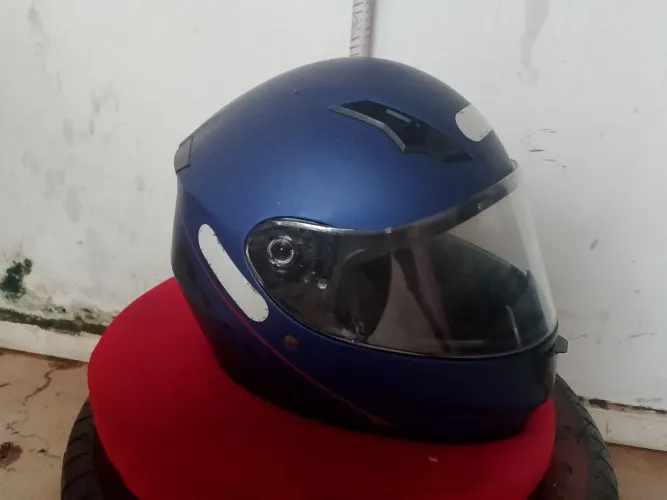 Vendo dois capacetes um X11 novo pouco usado e tem um LS2 com marca pra vende logo 