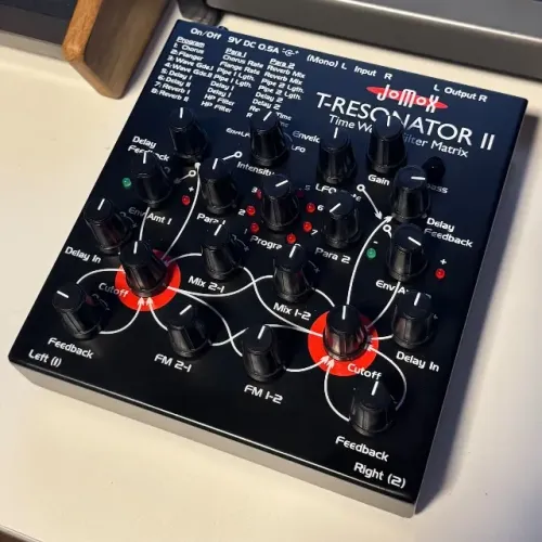 Jomox T-Resonator II - filterbank, chorus flanger, delay reverb