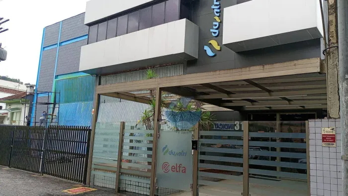 Oportunidade Estratégica em Santos: Prédio Corporativo & Logístico