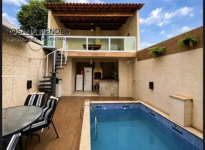 Casa com piscina e churrasqueira - 03 dormitórios, na Ponta da Praia- Santos