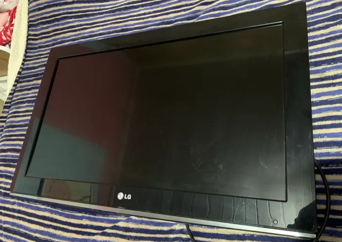 TV LG 32" LED (Não Smart) - Estado de Nova + Controle Original.