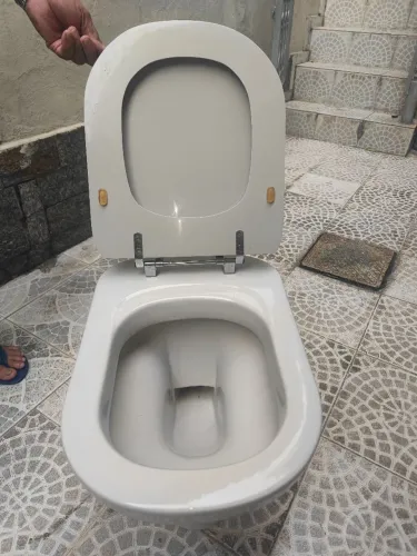 Vaso Sanitário com tampa, Marca Deca