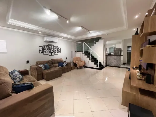 Sobrado para Venda em Praia Grande, Maracanã, 3 dormitórios, 1 suíte, 3 banheiros, 2 vagas