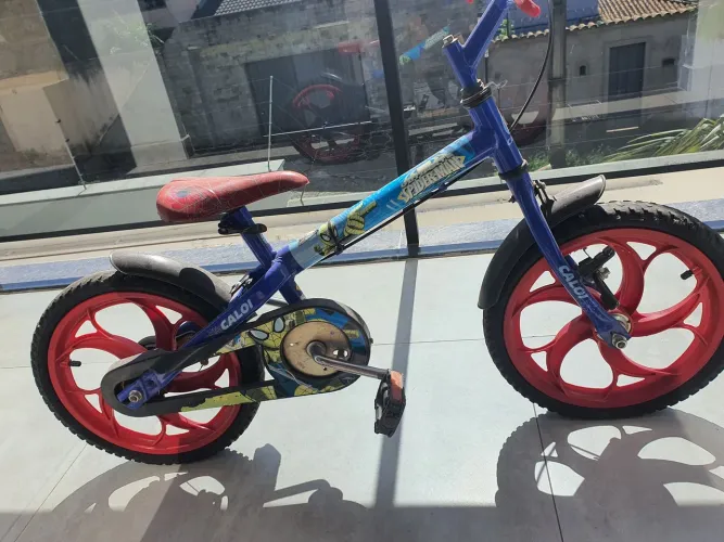 Bicicleta infantil Caloi aro 16 Spider Man usada<br>R$300