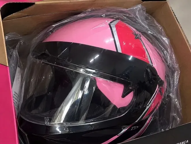 Capacete semi- novo usado somente poucas vezes.