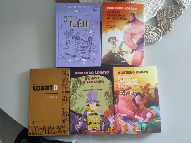 Livros monteiro Lobato, viagem ao céu, os doze trabalhos de Hércules, a chave do tamanho