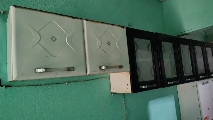 Vendo armário de parede usado