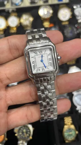 Relógio Panthere feito em aço inox