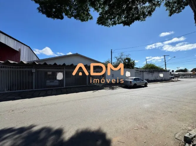 Casa á venda 4 Qtos - Vila Abajá - Goiânia - 260m²