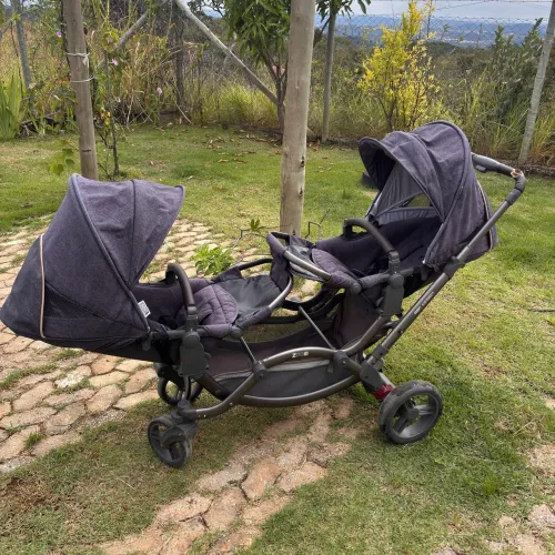 Carrinho de bebê duplo