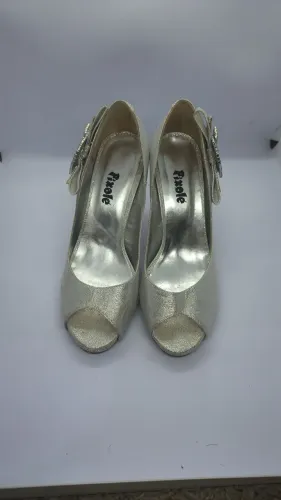 Peep Toe Prata Brilhante com Fivela de Strass - Pixole Tam.35