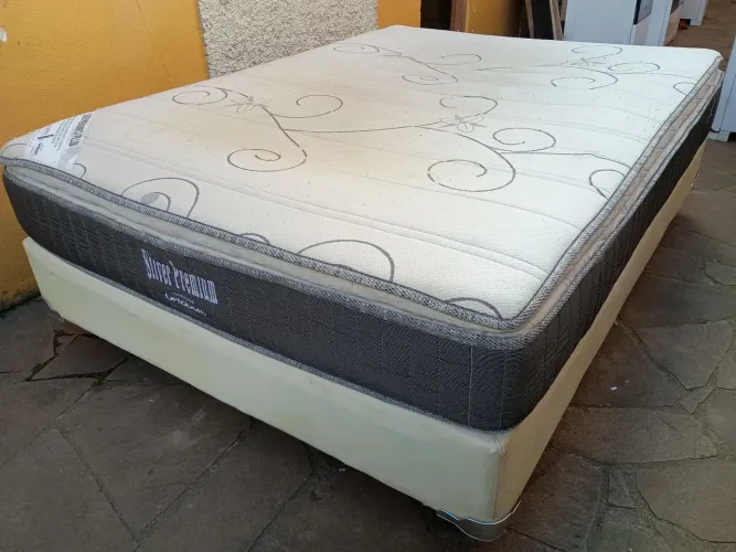 Conjunto box, tamanho casal, com colchão de molas ensacadas!