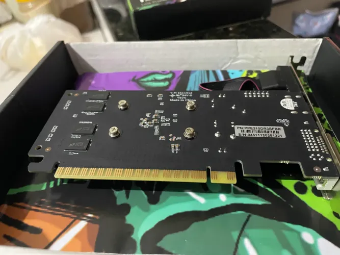 PLACA DE VÍDEO PCYES GEFORCE GT 210 1GB DDR3 64-BIT LOW PROFILE